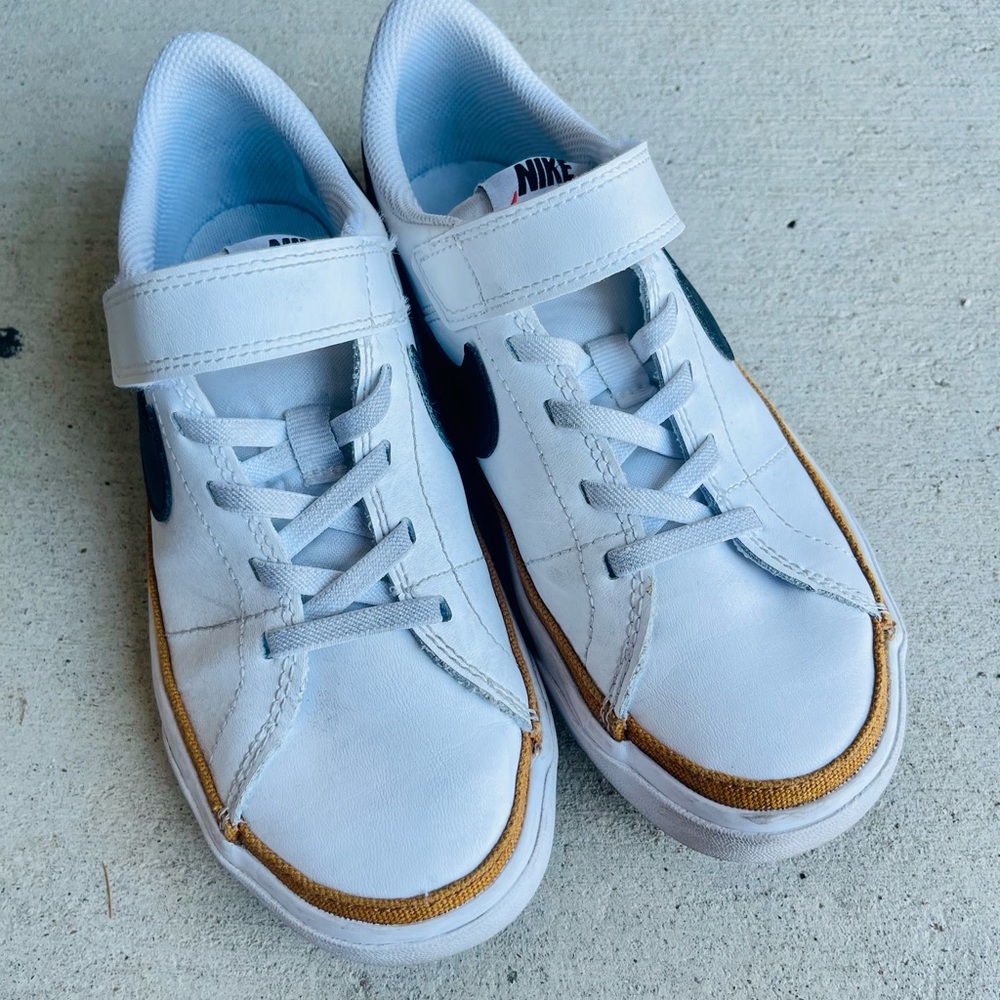 Youth Nike Court Legacy